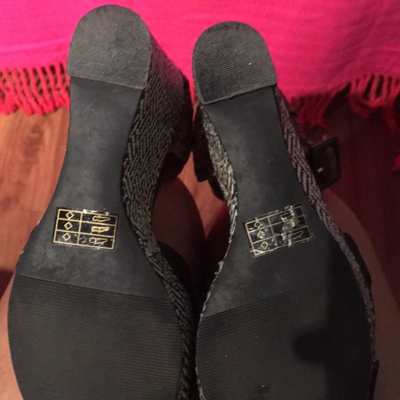 The perfect wedge for any outfit - Picture 4 of 4